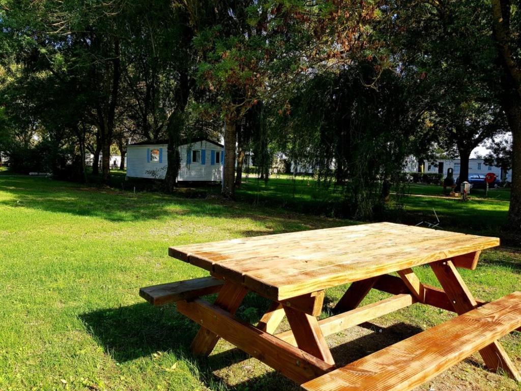 Camping Les 2 Salamandres Arces-sur-Gironde Exteriör bild